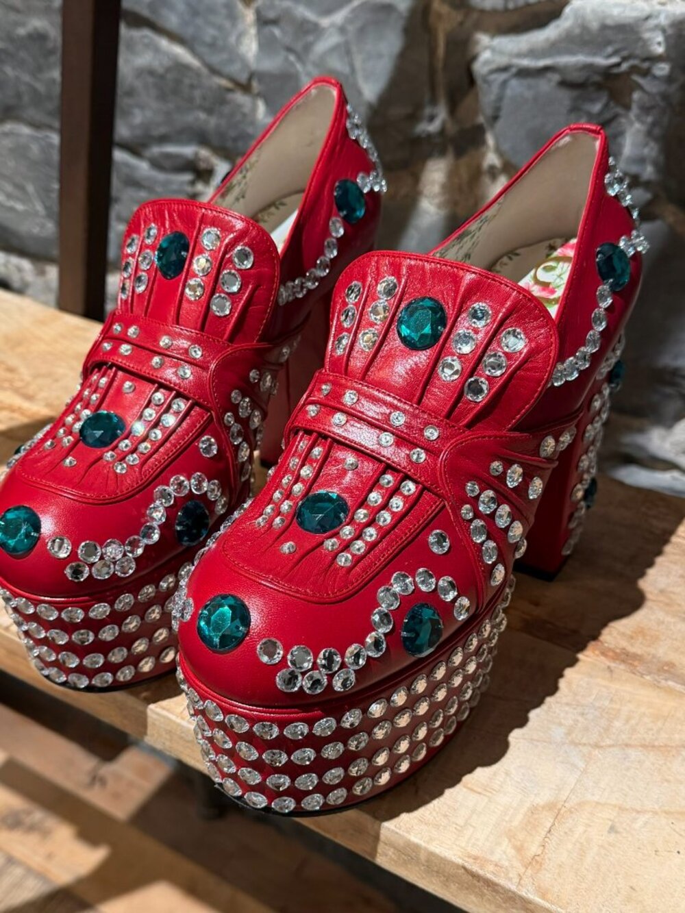 Gucci 2018 Red Leather Amilna Crystal Embellished Platform Pumps - Picture 4 of 12